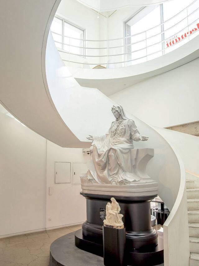 이이남 스튜디오에 전시된 미디어 아티스트 이이남의 작품.