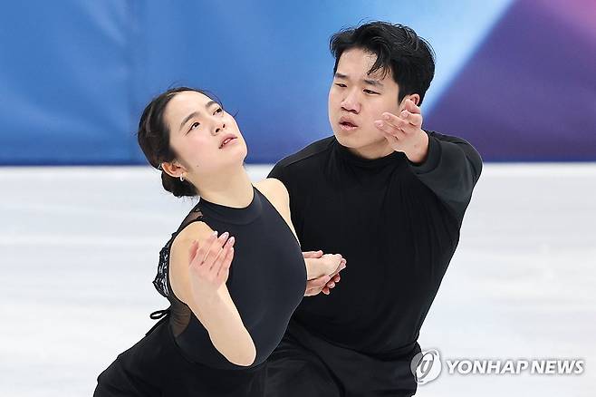 애절한 연기 펼치는 임해나-권예 (밀라노=연합뉴스) 서대연 기자 = 2026 밀라노·코르티나담페초 동계올림픽 개막을 4일 앞둔 2일(현지시간) 이탈리아 밀라노 아이스 스케이팅 아레나에서 아이스댄스 출전을 앞둔 임해나와 권예가 훈련하고 있다. 2026.2.3 dwise@yna.co.kr