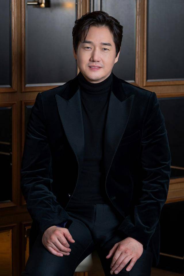 유지태가 인터뷰를 통해 솔직한 매력을 뽐냈다. 쇼박스 제공