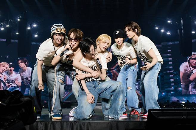 그룹 보이넥스트도어.