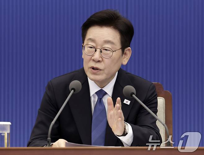 이재명 대통령이 5일 청와대에서 열린 수석보좌관회의에서 발언을 하고 있다. (청와대통신사진기자단) 2026.2.5/뉴스1 ⓒ News1 이재명 기자