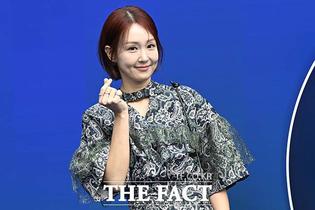 오정연 아나운서가 5일 오후 서울 중구 동대문디자인플라자(DDP)에서 열린 '2026 F/W 서울패션위크' 유가당 포토월에 참석해 포즈를 취하고 있다. /송호영 기자