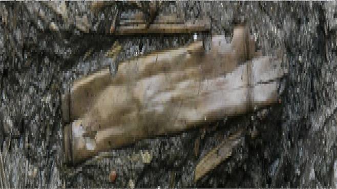 백제 후기의 도읍 사비였던 충남 부여의 관북리 유적에서 지난해 가로피리가 출토됐을 당시 모습. 국가유산청 제공