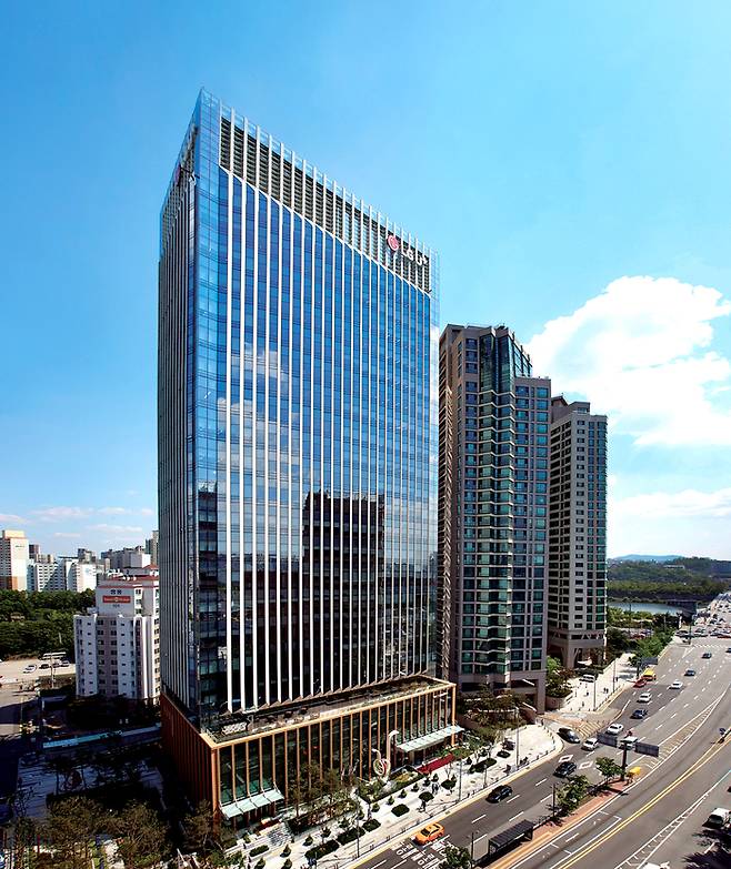 서울 용산에 위치한 LG유플러스 사옥 전경. <사진=LG유플러스>