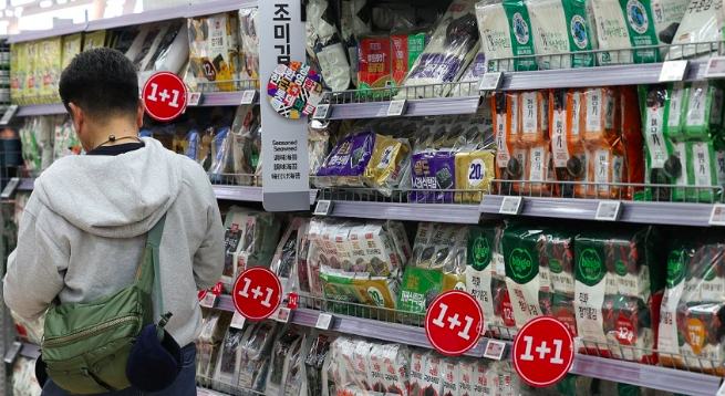 서울시내 한 대형마트에 다양한 조미김 상품이 진열돼 있다. 연합뉴스