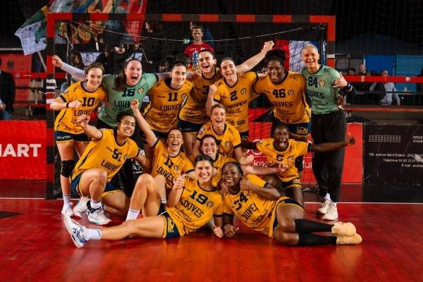 사진 2025/26 시즌 프랑스 여자 핸드볼 리그 OGC 니스를 꺾은 생아마 선수들, 사진 출처=생아망