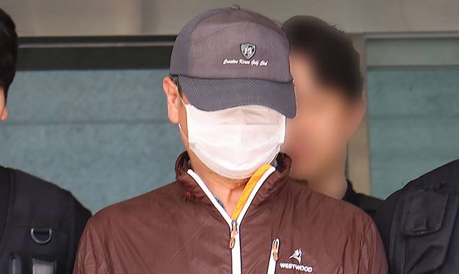 인천 송도에서 사제 총기로 아들을 살해한 60대 남성 조모씨. 연합뉴스