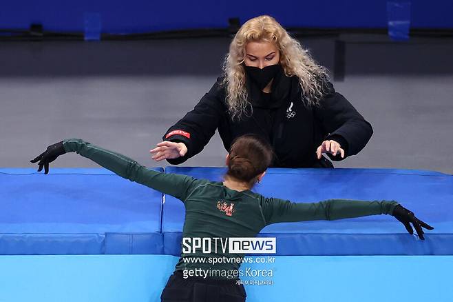 ▲ '피겨 여왕' 김연아는 2022년 묵묵하게 베이징 동계올림픽을 지켜보다가 입을 열었다. 당시 도핑 파문이 일었던 발리예바 사태에 일침을 가했다. 스포츠의 본질인 공정성을 위해 약물을 사용한 선수는 경기에 나설 수 없다고 주장했다. 4년이 흘러 발리예바가 뻔뻔하게 복귀하면서 김연아의 발언이 다시 화제가 되고 있다. ⓒ연합뉴스