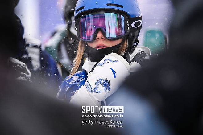 ▲ 중국에서는 구아이링, 미국에서는 에일린 구. 구아이링은 포브스가 추산한 2025년 여성 스포츠 선수 수입 순위에서 4위에 올랐다. 주종목인 프리스타일 스키에서 버는 돈은 10만 달러 수준이지만, 또다른 직업 모델 일로 버는 돈이 2300만 달러에 달한다.