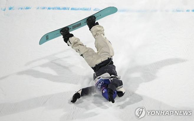 남자 스노보드 빅에어 연기 도중 넘어진 오기와라 히로토.연합뉴스