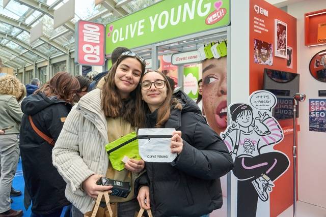 CJ가 밀라노 코리아하우스 홍보관에 K푸드-콘텐츠-뷰티를 함께 즐길 수 있는 체험 공간을 마련했다.(CJ그룹 제공)