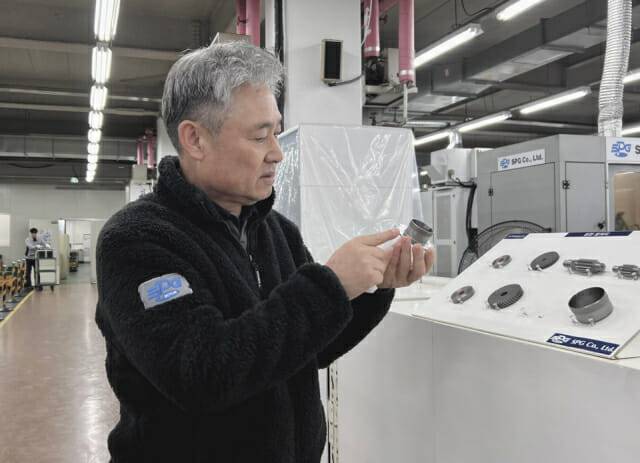 여영길 에스피지 대표가 인천 남동구 에스피지 본사에서 제품을 소개하고 있다. (사진=지디넷코리아 신영빈 기자)