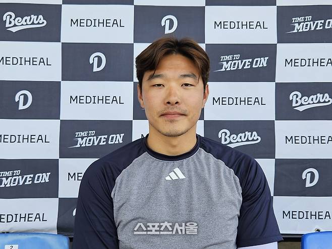 두산 최원준이 10일(한국 시간) 호주 시드니 블랙타운 야구장에서 진행된 스프링캠프서 취재진 인터뷰에 응하고 있다. 시드니 | 강윤식 기자 skywalker@sportsseoul.com