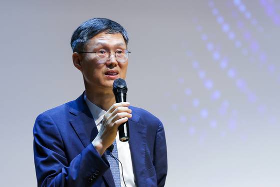 문형배 전 헌법재판소장 권한대행이 지난해 9월0일 오후 서울 마포구 서강대학교 성이냐시오관에서 '법률가의 길-헌법소원과 민주주의'를 주제로 특별강연을 하고 있다. 뉴스1