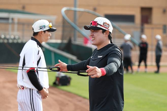 ▲ LG 주전 포수 박동원의 2026년 숙제는 도루 저지율 회복이다. 2022년 35.5%였던 도루 저지율이, LG 이적 후 3년 동안은 30.0%를 넘기지 못했다. 박동원은 어깨 보강부터 차근차근 하면서 여기에 송구 때 나오는 나쁜 버릇을 고쳐 도루 저지율을 회복하겠다고 했다. ⓒ LG 트윈스