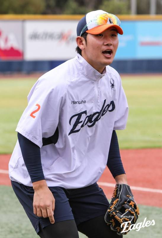 ▲ 내야 백업 경쟁을 벌이고 있는 정민규는 첫 연습 경기에서 홈런포를 신고하며 힘을 냈다 ⓒ한화이글스