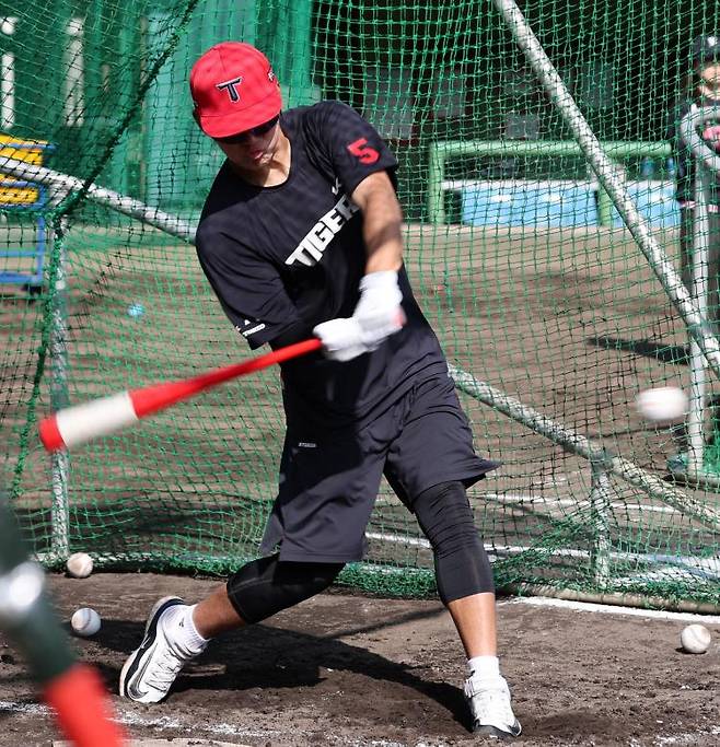 KIA 타이거즈 김도영 선수가 지난달 26일 일본 아마미오시마에서 타격 훈련을 하고 있다. /사진=KIA 타이거즈 제공