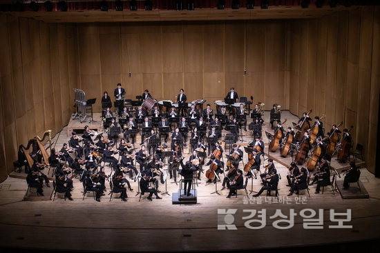 ▲ 울산시립교향악단을 비롯해 전국 19개 교향악단이 한자리에 모이는 클래식 축제가 열린다.사진은 울산시립교향악단.