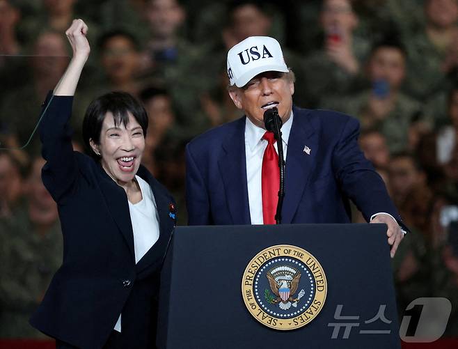 도널드 트럼프 미 대통령(왼쪽)과 다카이치 사나에 일본 총리. 2025.10.28 ⓒ 로이터=뉴스1