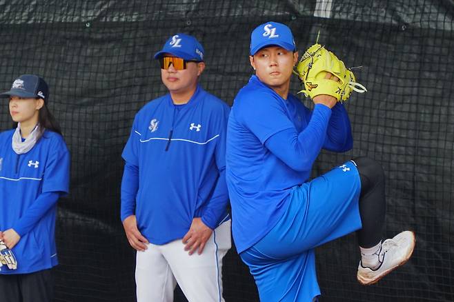 배찬승 피칭을 지켜보는 박진만 감독.