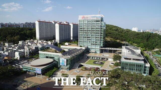 6·3 지방선거 국민의힘 포항시장 후보는 중앙당의 직접 공천과 국회의원 지지, 출마자 인지도 등의 복잡한 역학관계 속에서 결정될 것으로 보인다. 포항시청사 전경. /포항시