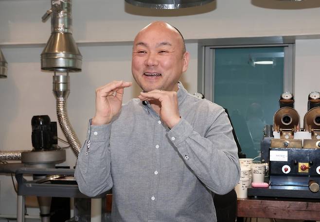 서울 연남동 커피 리브레 파란점에서 만난 서필훈 대표. 문경덕 기자