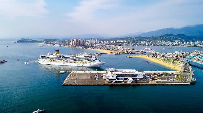 속초항 입항하는 코스타세레나호. 속초시 제공
