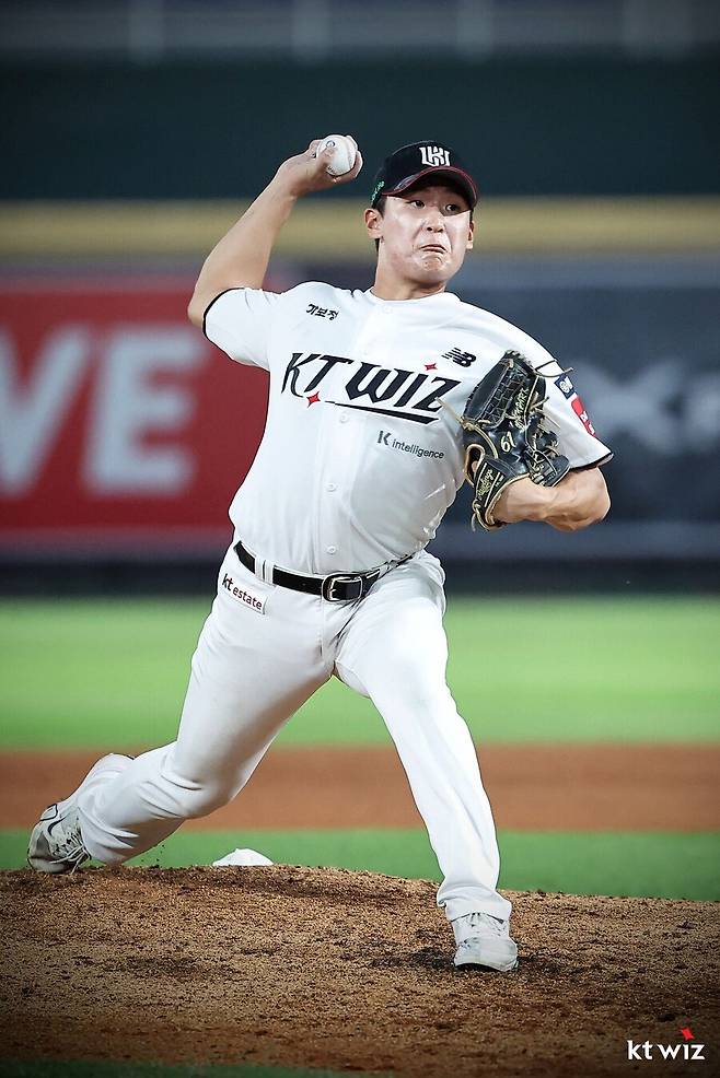 ▲ 선발 투수로서의 성장 코스를 밟고 있는 박지훈은 올 시즌 팀 마운드에서 주목해야 할 자원이다 ⓒKT위즈