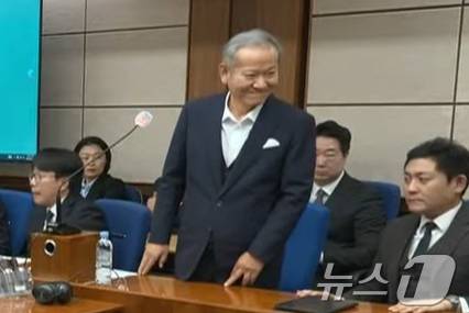 이상민 전 행정안전부 장관이 12일 서울중앙지방법원에서 열린 내란 중요임무 종사 등 혐의 1심 선고 공판에 출석해 재판부로부터 징역 7년을 선고를 받고 미소를 짓고 있다. (서울중앙지법 제공. 재판매 및 DB 금지) 2026.2.12 ⓒ 뉴스1