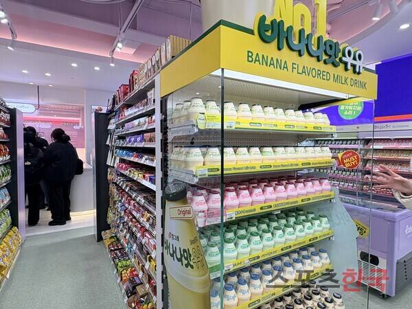 빙그레 바나나맛 우유 등 외국인 매출 비중이 높은 상품도 집중 배치했다. ⓒ김나연 기자