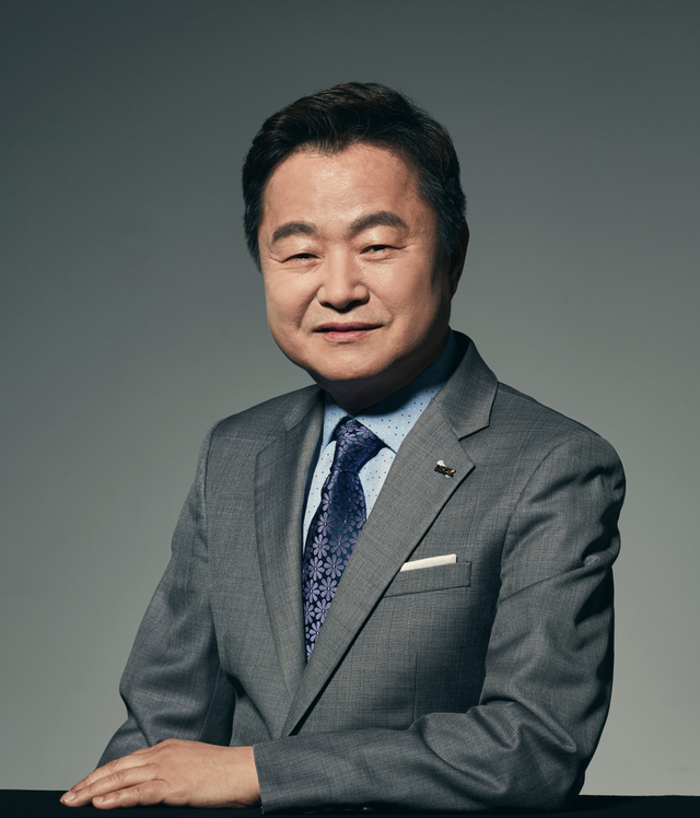 이연복 백석대 경상학부 초빙교수·공학박사 (前 한국산업인력공단 국제인력본부장)