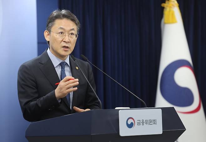 권대영 금융위원회 부위원장이 12일 정부서울청사에서 부실기업 신속ㆍ엄정 퇴출을 위한 상장폐지 개혁 방안을 발표하고 있다. 사진=연합뉴스