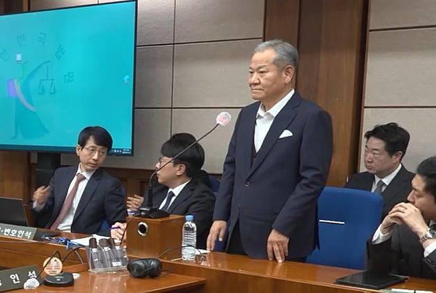 12·3 비상계엄 당시 언론사 단전·단수 지시를 전달하는 등 내란에 가담한 혐의로 기소된 이상민 전 행정안전부 장관이 1심에서 실형을 선고받았다. 서울중앙지법 형사합의32부(류경진 부장판사)는 12일 내란 중요임무 종사 등 혐의로 재판에 넘겨진 이 전 장관에게 징역 7년을 선고했다. 이날 열린 선거공판에 이 전 장관이 출석해 있다. 사진 서울중앙지법