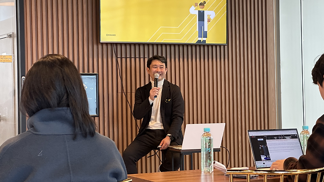 치노 타케시 바이낸스 재팬 대표가 11일 서울 서대문구에서 열린 ‘제3회 바이낸스 블록체인 스터디’에 참석해 글로벌 디지털자산 시장과 일본의 규제 환경을 주제로 발표하고 있다. 경예은 기자