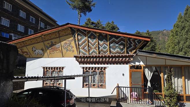 부탄 수도 팀푸의 한 주택