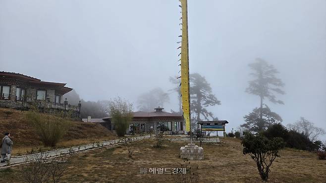 팀푸에서 옛 수도 푸나카로 넘어가는 해발 3130m의 ‘도출라 고개’