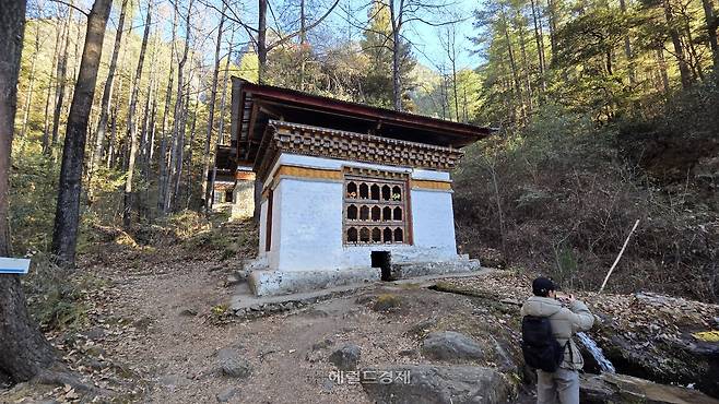 탁상사원 가는 길의 윤장대