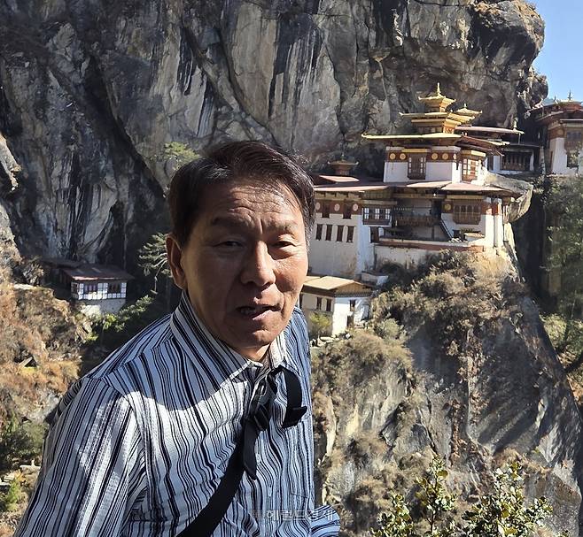 탁상사원을 방문한 정용식 ㈜헤럴드 상무