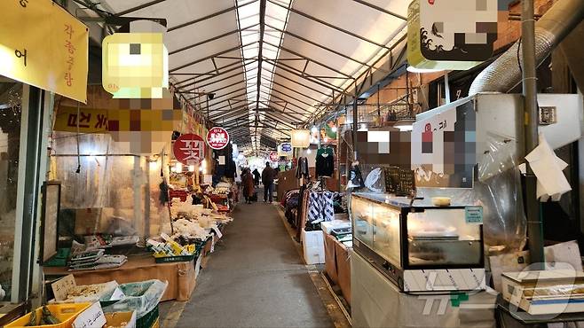 9일 양천구의 전통시장의 내부 전경 모습. 설 명절을 앞두고도 비교적 한산하다. ⓒ 뉴스1 이재상 기자