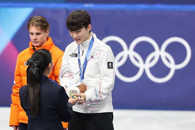 임종언이 13일(한국시간) 이탈리아 밀라노 아이스스케이팅 아레나에서 열린 2026 밀라노ㆍ코르티나 동계올림픽 쇼트트랙 남자 1000m에서 동메달을 획득했다. 사진 | 연합뉴스
