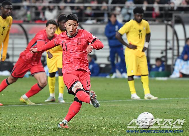 18일 서울월드컵경기장에서 열린 한국과 가나의 축구대표팀 평가전. 황희찬이 패��티킥을 실축하고 있다. 상암=정재근 기자 cjg@sportschosun.com/2025.11.18/