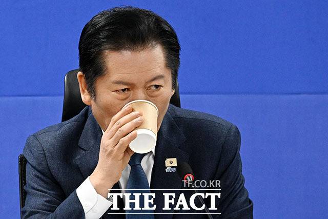 더불어민주당 '정치검찰 조작기소 특별위원회' 전문위원들이 13일 정청래 대표에게 이성윤 위원장 임명 철회를 촉구하는 입장을 전달한 것으로 알려졌다./남용희 기자