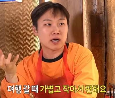 보조배터리 설명하는 빠니보틀. / 사진=유튜브