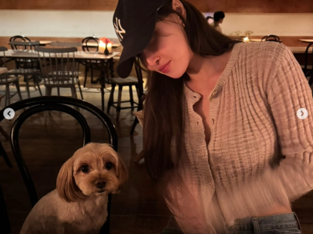 마마무 화사와 반려견 똥꼬./화사 소셜미디어