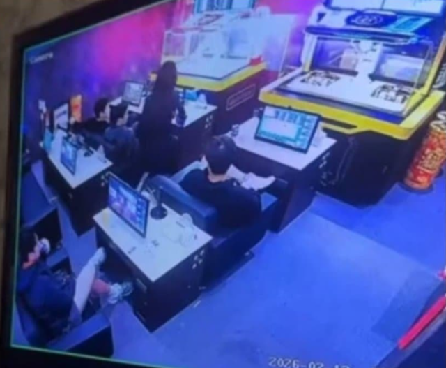롯데 자이언츠 선수들의 원정도박-성추행 의혹이 불거진 CCTV 화면./온라인 커뮤니티 캡처