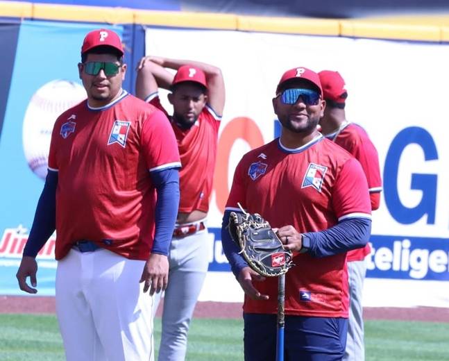 동료들과 훈련하고 있는 후라도(왼쪽). /사진=파나마야구협회 공식 SNS