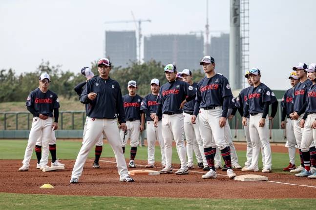 롯데 선수단이 대만 타이난에서 열리는 2026 롯데 스프링캠프에서 훈련 중이다. /사진=롯데 자이언츠 제공