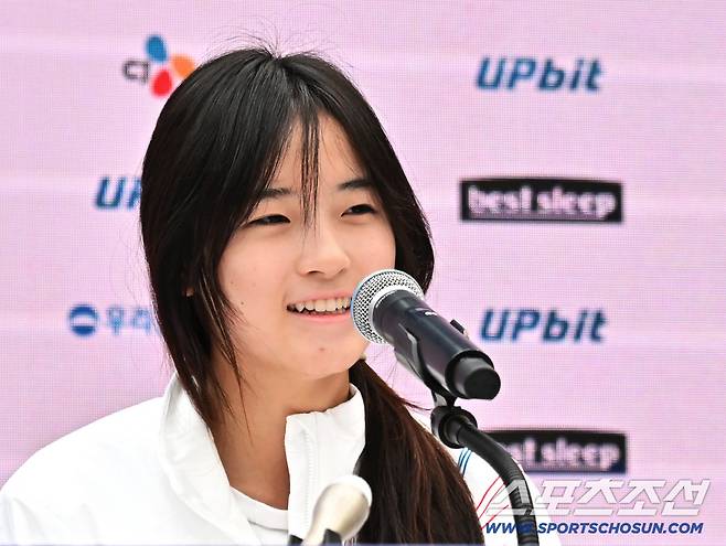 14일 이탈리아 밀라노 코리아하우스에서 스노보드 하프파이프 금메달리스트 최가온 기자회견이 열렸다. 기자들의 질문에 답하고 있는 최가온. 밀라노(이탈리아)=송정헌 기자songs@sportschosun.com/2026.02.14/