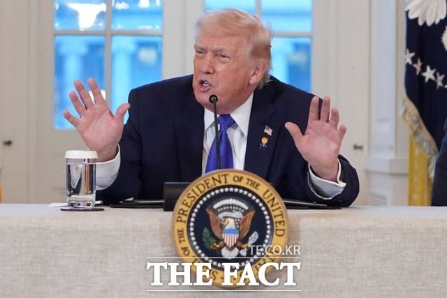 도널드 트럼프 미국 대통령이 이란과 협상이 결렬될 경우를 대비하기 위해 중동 지역에 항공모함 전단을 추가 배치하도록 지시했다. /AP·뉴시스