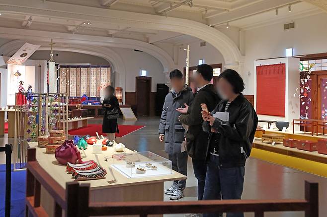 /신세계백화점신세계백화점 본점에서 진행 중인 '길상만물' 전시회장 모습